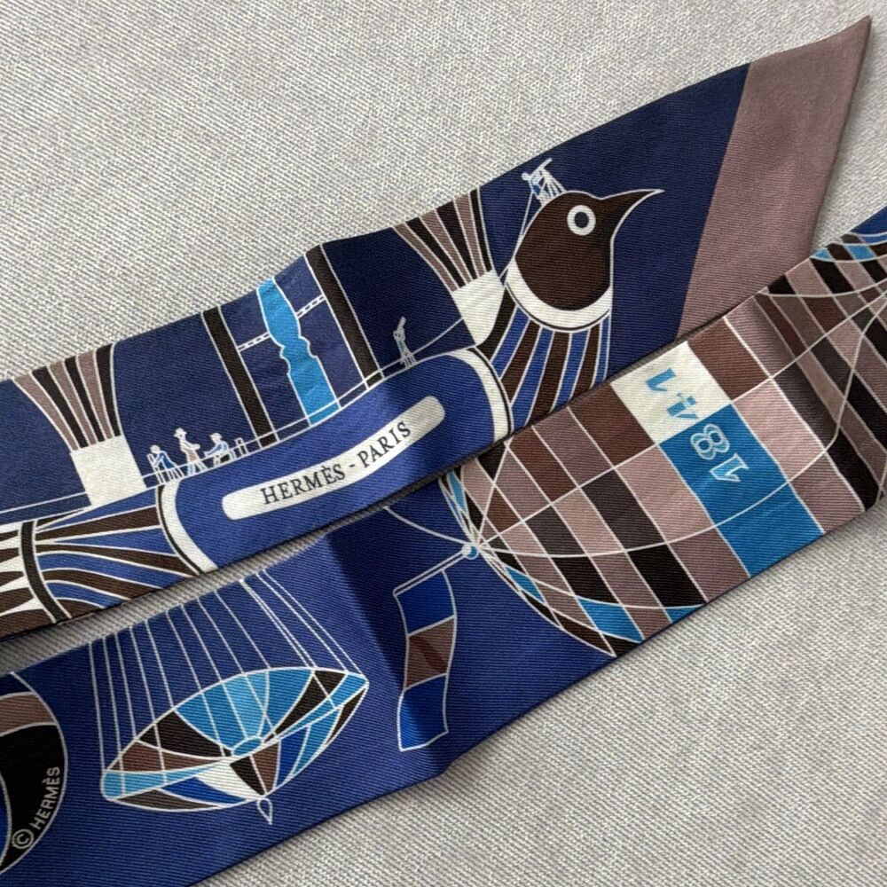 ⁠Hermes Les Folies Du Ciel Silk Twilly Scarf Blue Marine Hot Air Balloon Bird - Picture 6 of 6
